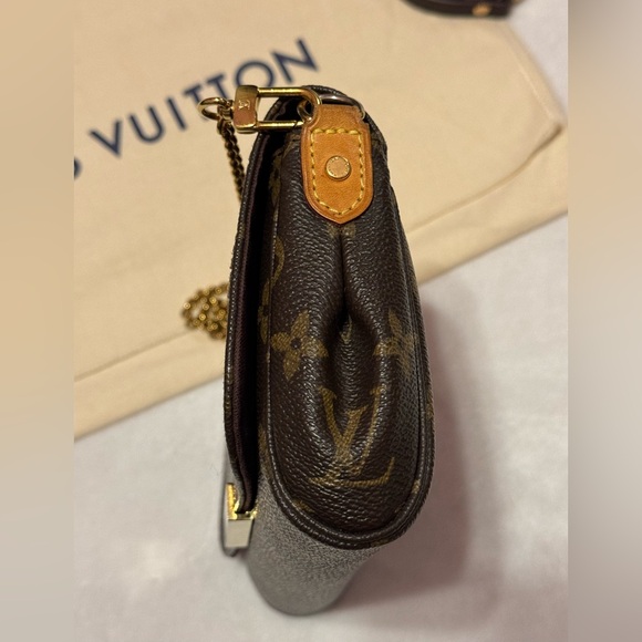 Louis Vuitton Favorite PM Monogram Purse - Picture 4 of 14